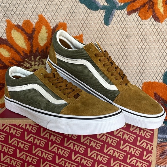 Vans WMNS Old Skool
Mini Cord Green/Brown
VN000ZNIT20A

Old Skool Corduroy - Picture 4 of 16